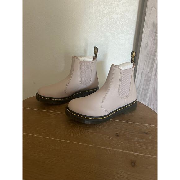 NEW Dr. Martens Women Virgina chelsea ankle boots vintage taupe 8 - Picture 2 of 8
